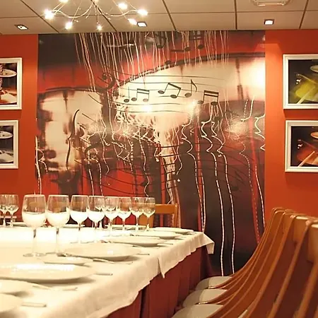 Acosta Ciudad De La Musica Hotel