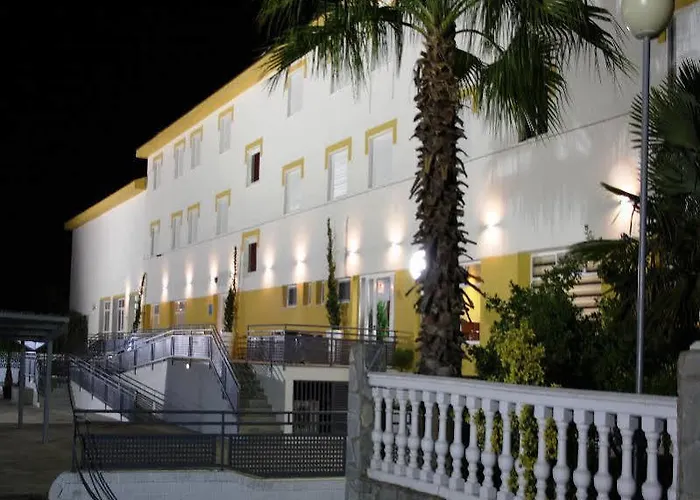 Acosta Ciudad De La Musica فندق